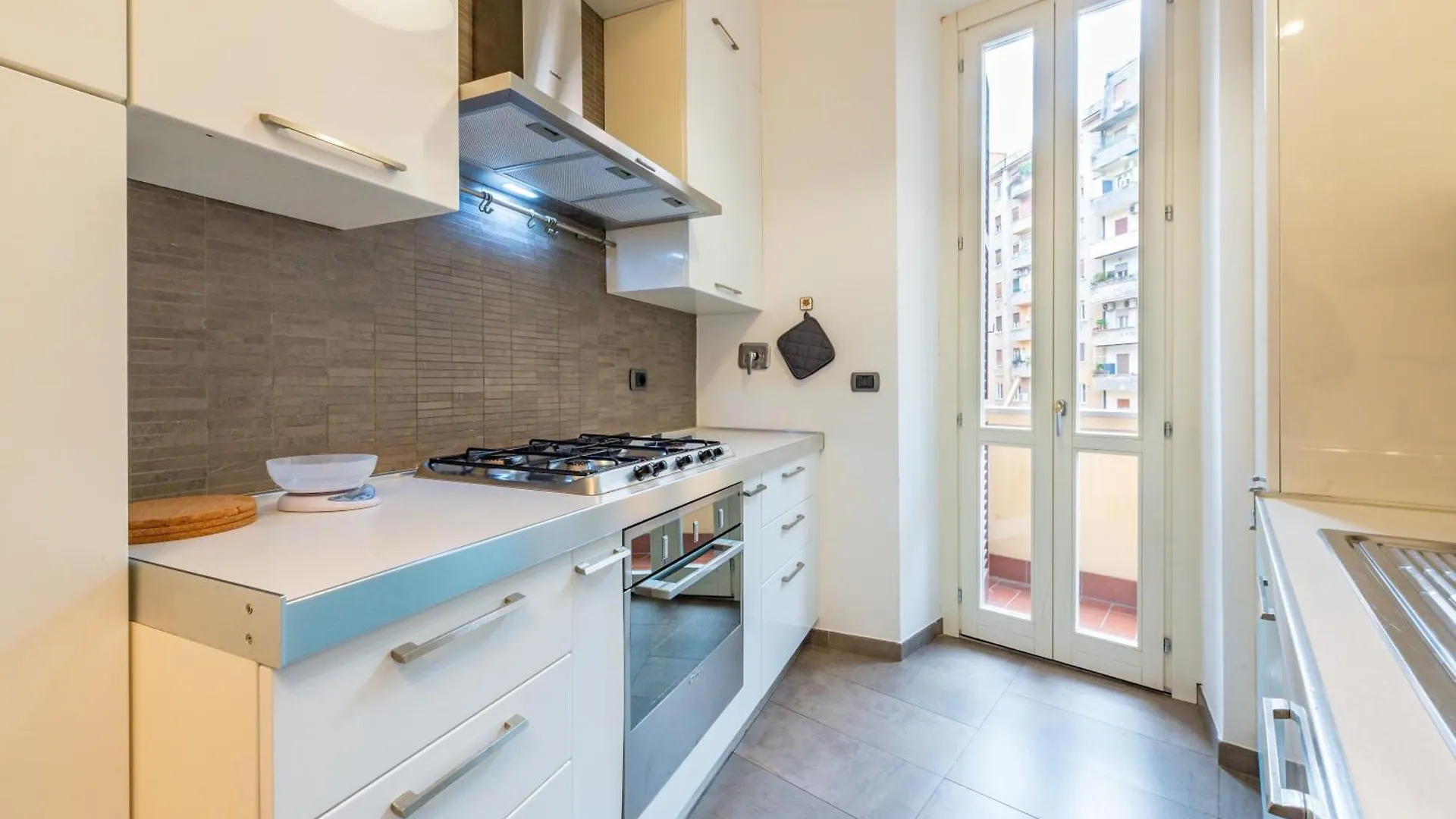 Gabi Spacious Design Apartment Rome